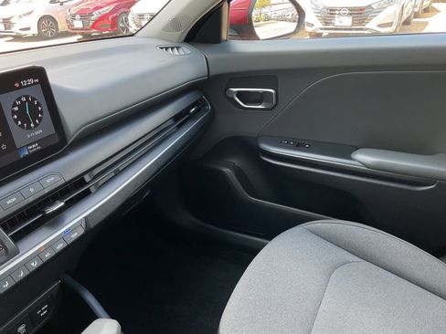 Used 2025 Kia K4 LXS image 36