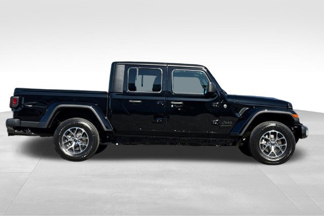 Used 2025 Jeep Gladiator Sport AWD/4WD image 3
