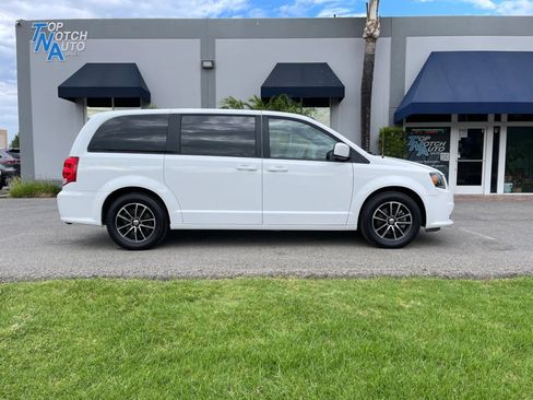 Used 2018 Dodge Grand Caravan GT FWD image 4