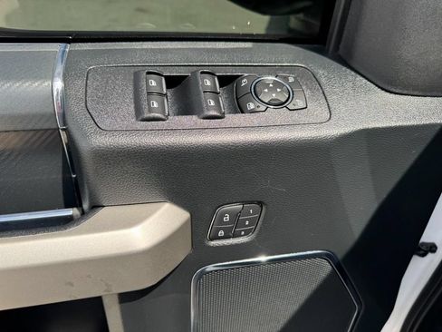 Used 2020 Ford F150 Lariat w/ Equipment Group 502A Luxury AWD/4WD image 17