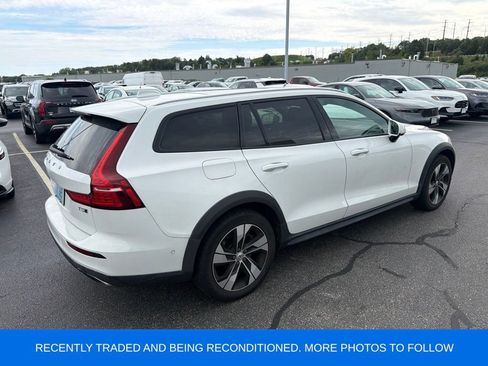 Used 2020 Volvo V60 T5 Cross Country AWD/4WD image 2