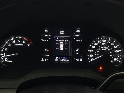 Used 2018 Toyota Tundra SR image 23