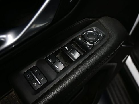 Used 2022 GMC Yukon Denali RWD image 17