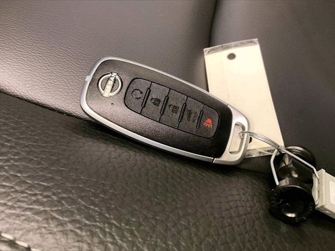 Certified 2025 Nissan Pathfinder SL image 10