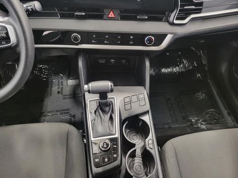 Used 2025 Kia Sportage LX image 17