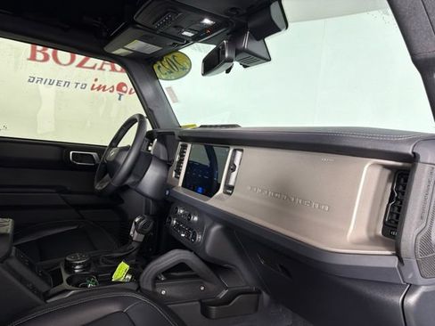 Used 2025 Ford Bronco Outer Banks w/ Sasquatch Package AWD/4WD image 17