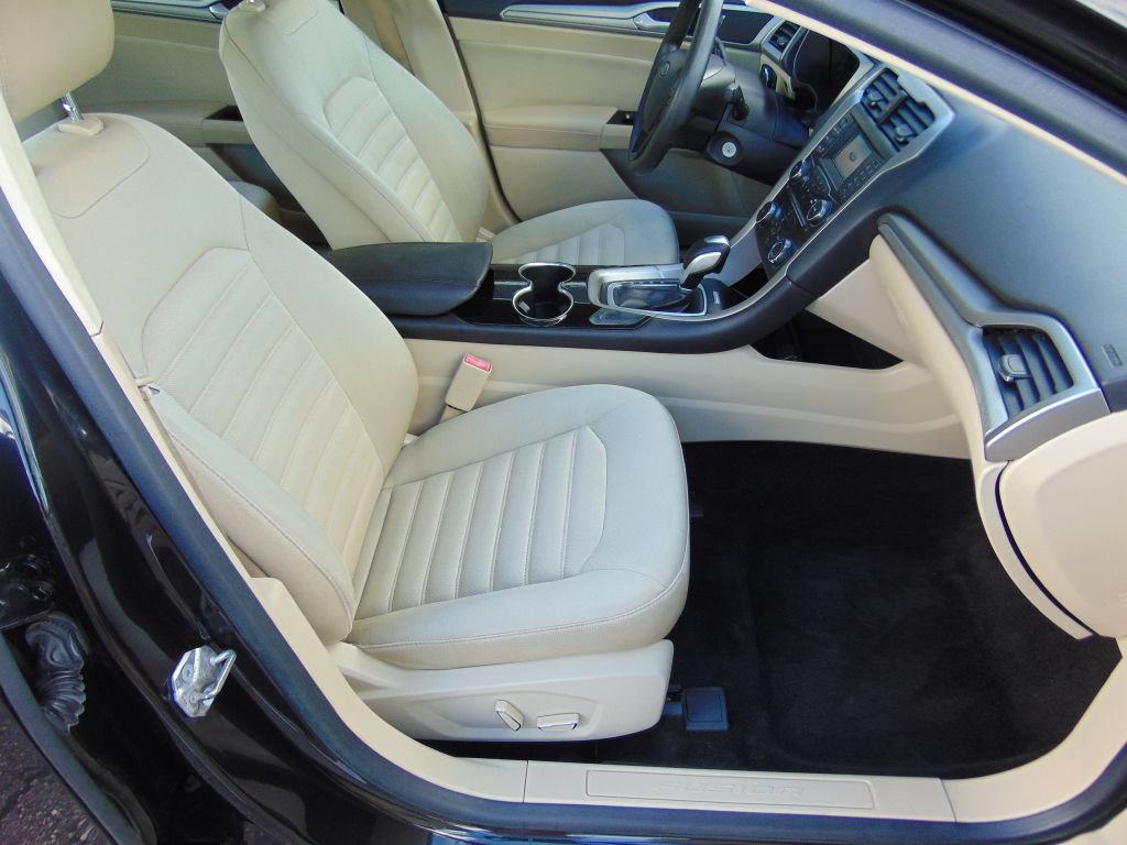 Used 2015 Ford Fusion SE FWD image 5