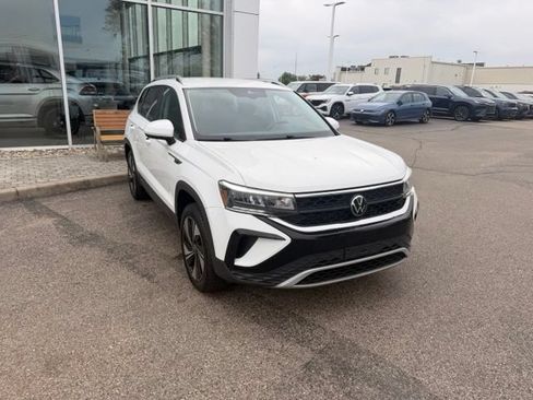Certified 2024 Volkswagen Taos SE AWD/4WD image 7