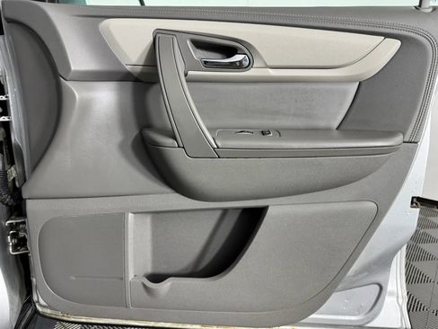 Used 2017 Chevrolet Traverse LT w/ Style and Technology Package AWD/4WD image 38