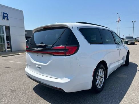 Used 2022 Chrysler Pacifica Touring-L FWD image 18