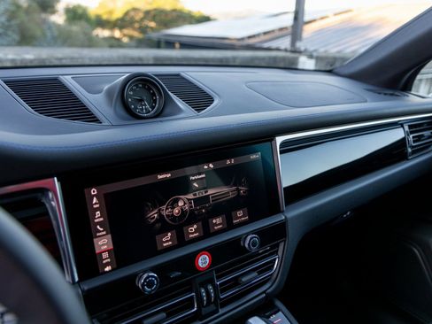 New 2025 Porsche Macan image 32