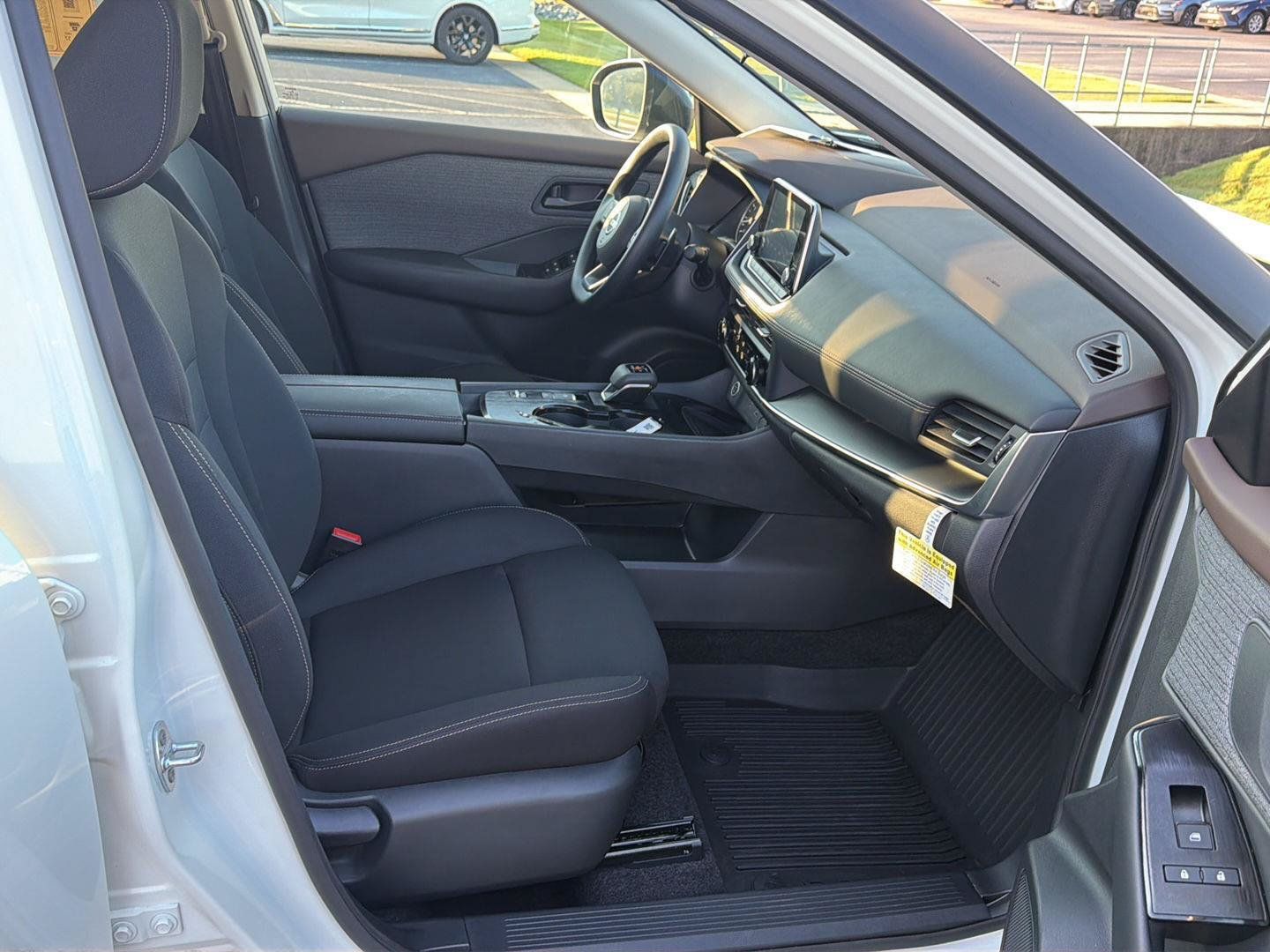 Used 2023 Nissan Rogue S FWD image 13