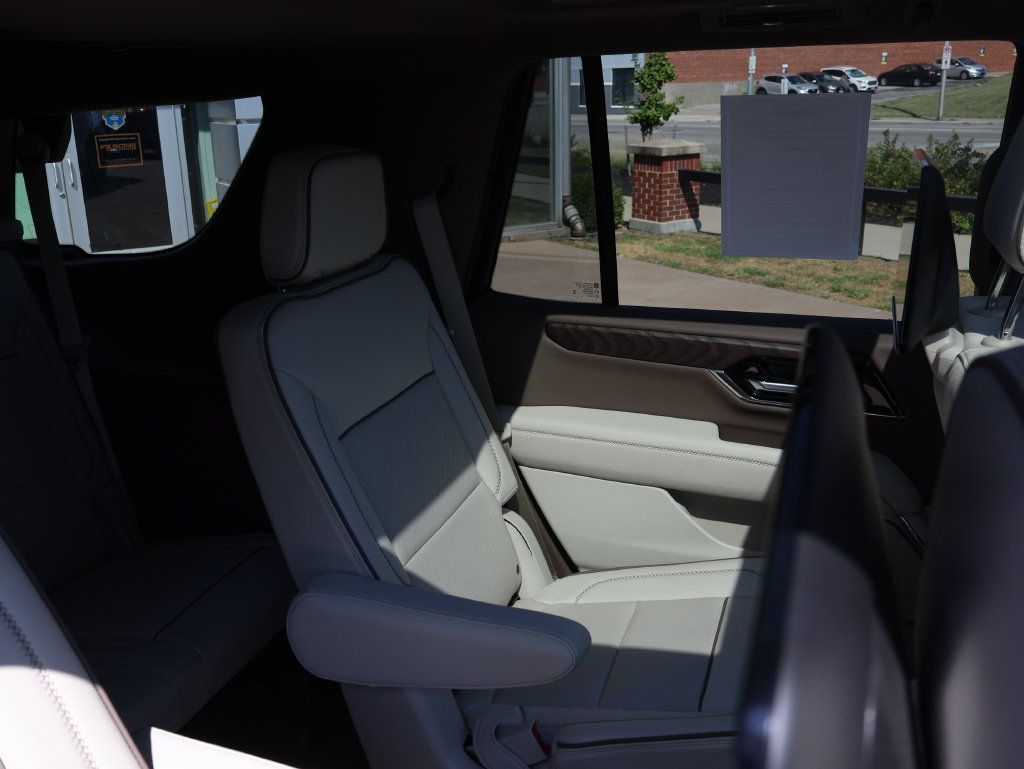 Certified 2026 GMC Yukon Denali w/ Denali Reserve Package AWD/4WD image 13