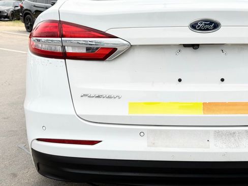 Used 2020 Ford Fusion SE image 10