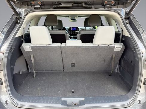 Used 2023 Toyota Highlander XLE FWD image 13