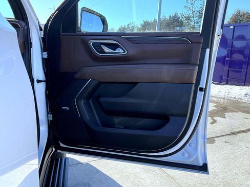 Used 2023 Chevrolet Suburban High Country image 17