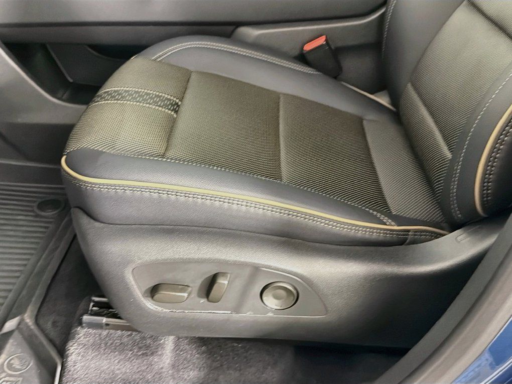 Used 2025 Chevrolet Traverse High Country FWD image 26