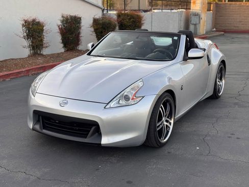 Used 2012 Nissan 370Z Roadster RWD image 18