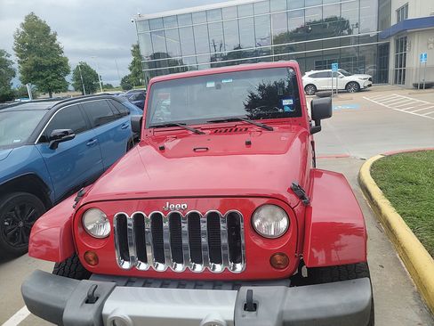 Used 2012 Jeep Wrangler Unlimited Sahara w/ Connectivity Group AWD/4WD image 2