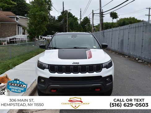 Used 2025 Jeep Compass Trailhawk AWD/4WD image 2