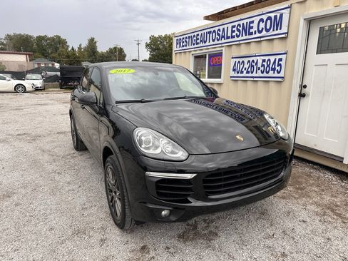 Used 2017 Porsche Cayenne Platinum Edition image 1