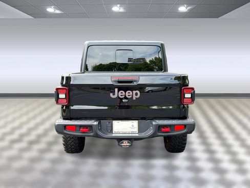 Used 2025 Jeep Gladiator Rubicon w/ Technology Group AWD/4WD image 10