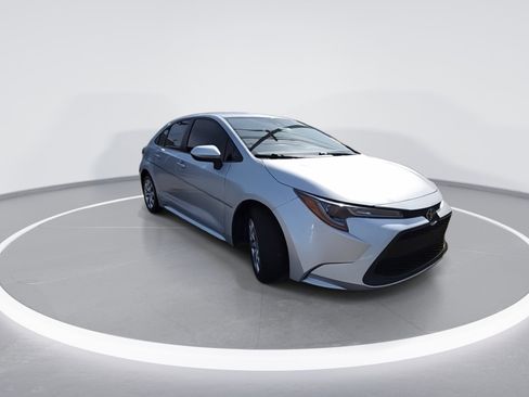 Used 2022 Toyota Corolla LE FWD image 2