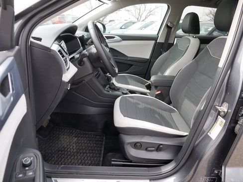 Used 2025 Volkswagen Taos SE AWD/4WD image 13