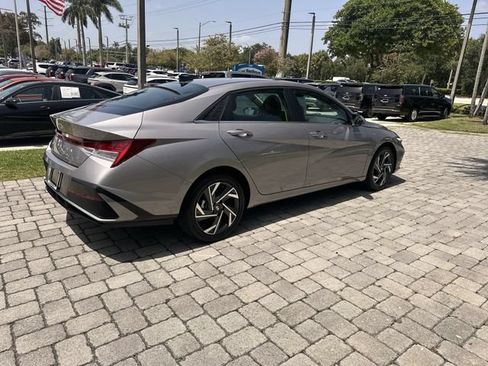 Used 2025 Hyundai Elantra SEL FWD image 36