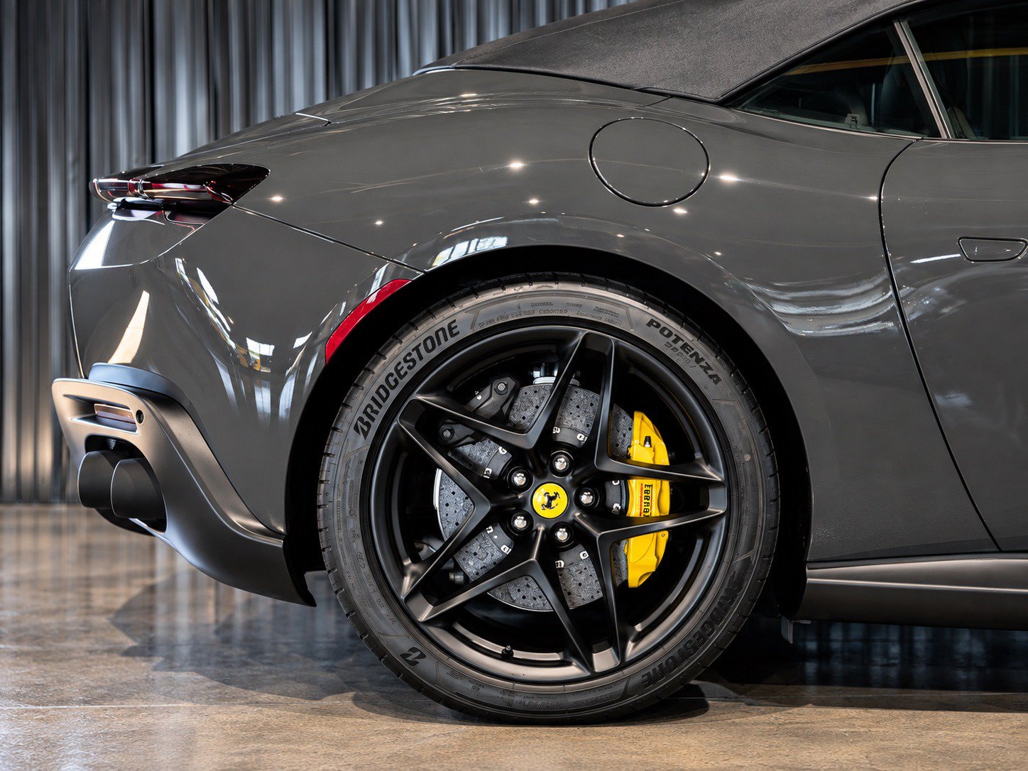 Used 2026 Ferrari Roma Spider RWD image 6