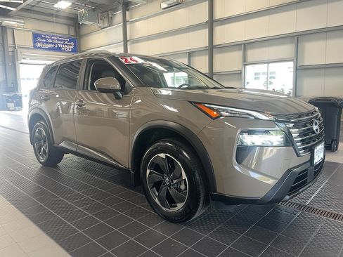 Used 2024 Nissan Rogue SV w/ SV Premium Package image 1