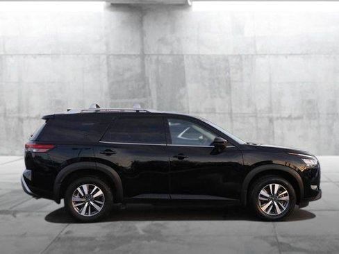 Used 2024 Nissan Pathfinder SL image 5