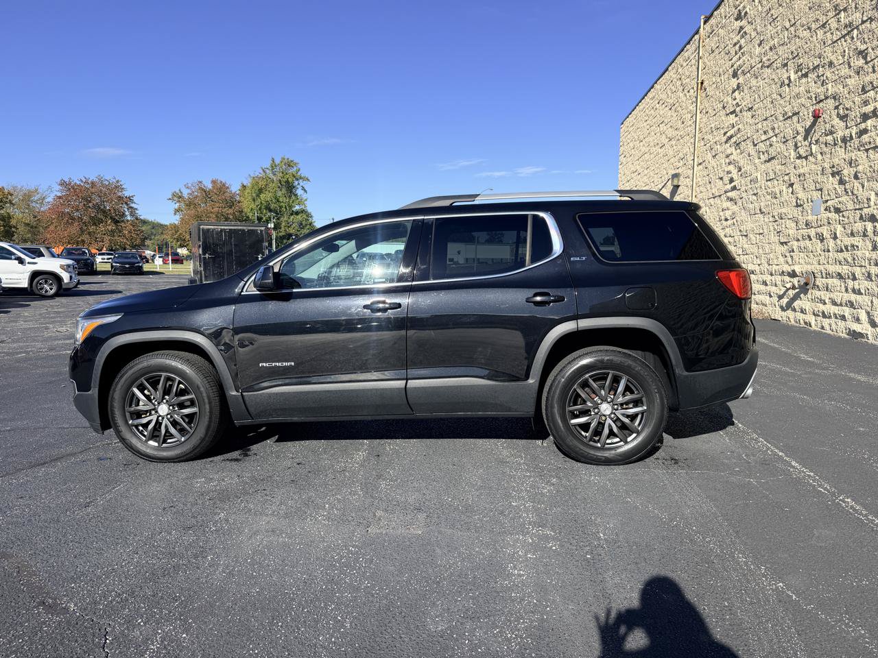 Used 2017 GMC Acadia SLT AWD/4WD image 2