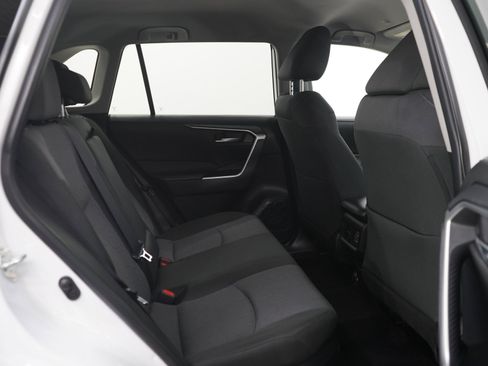 Used 2025 Toyota RAV4 XLE AWD/4WD image 12