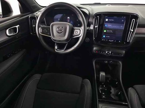 Certified 2025 Volvo XC40 B5 Plus image 21