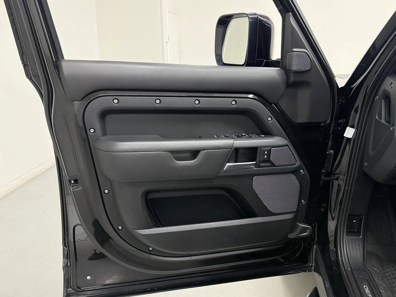 Used 2021 Land Rover Defender 110 X-Dynamic HSE AWD/4WD image 33