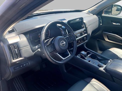 Certified 2024 Nissan Pathfinder Platinum AWD/4WD image 13