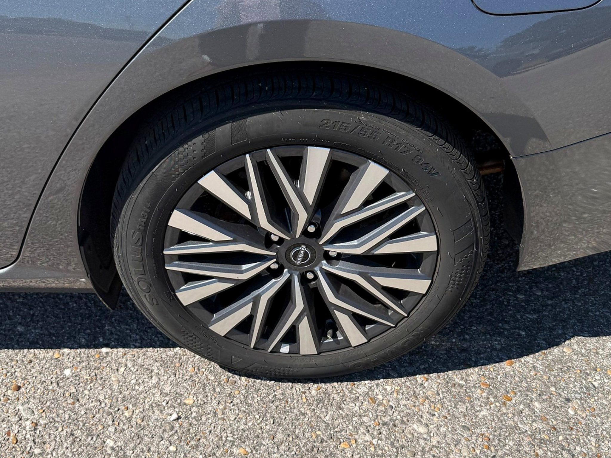 Used 2025 Nissan Altima 2.5 SV FWD image 9