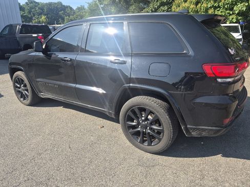Used 2018 Jeep Grand Cherokee Altitude AWD/4WD image 4