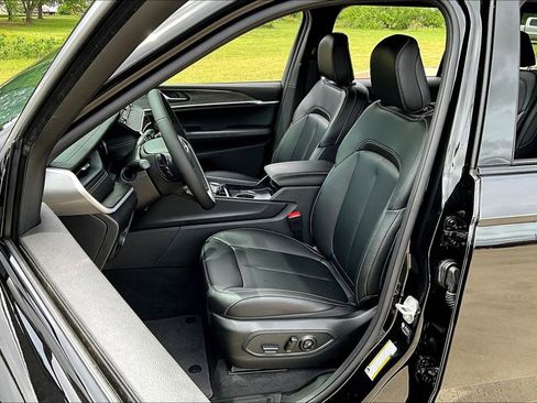 New 2026 Jeep Grand Cherokee L Limited RWD image 12