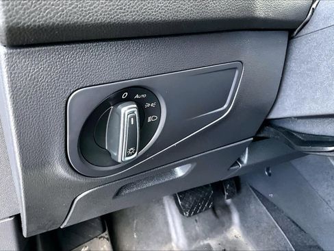 Used 2021 Volkswagen Tiguan SE w/ Panoramic Sunroof Package image 32