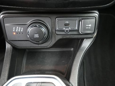 Used 2020 Jeep Renegade Limited w/ Safety and Security Group AWD/4WD image 4