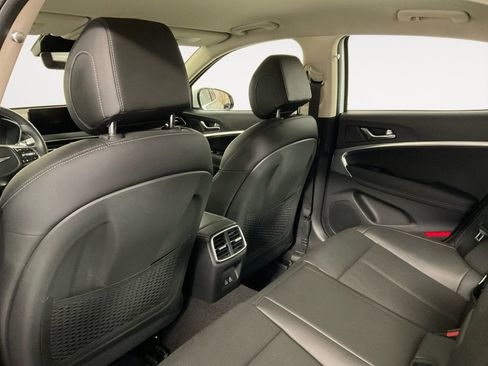 Used 2025 Genesis G70 2.5T image 13