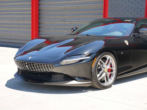 Used 2023 Ferrari Roma RWD image 4