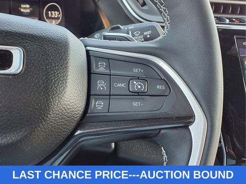 Used 2023 Jeep Grand Cherokee Altitude AWD/4WD image 30