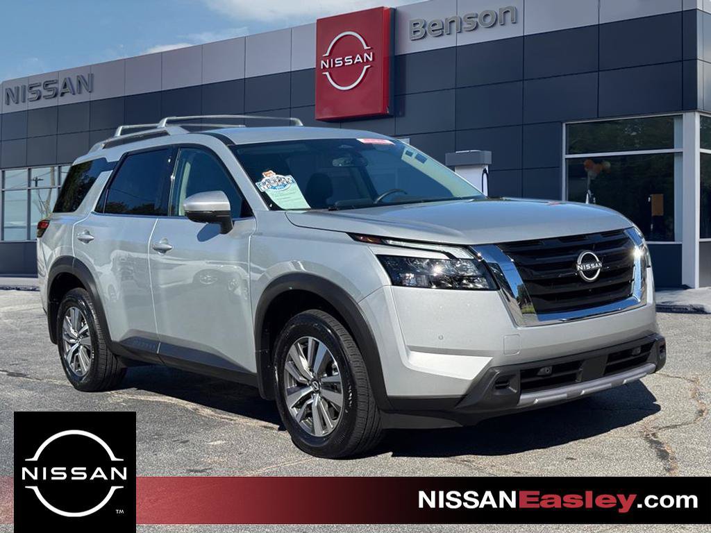 Certified 2025 Nissan Pathfinder SL AWD/4WD image 1