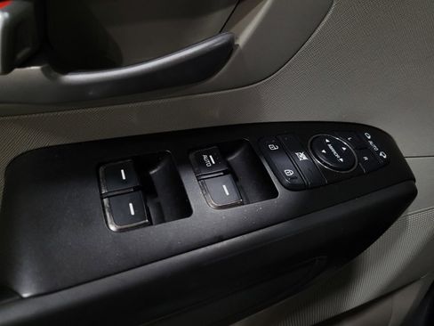 Used 2016 Kia Sedona LX w/ LX Convenience Package FWD image 27
