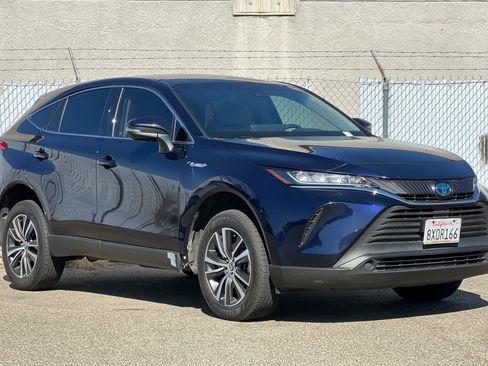 Used 2021 Toyota Venza LE AWD/4WD image 7