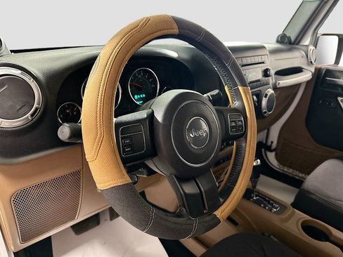 Used 2013 Jeep Wrangler Unlimited Sahara AWD/4WD image 10