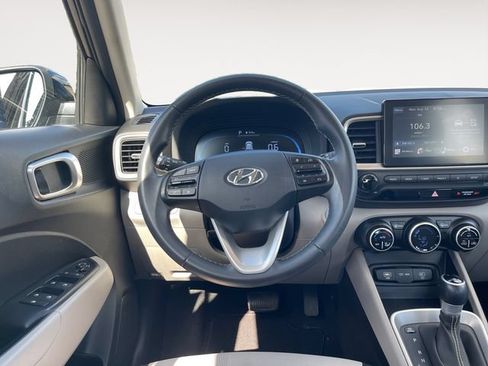 Used 2025 Hyundai Venue SEL FWD image 12